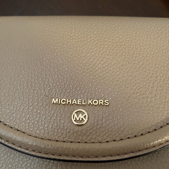 COPY - Michael Kors crossbody bag. Taupe with chain details on strap. - Picture 2 of 9
